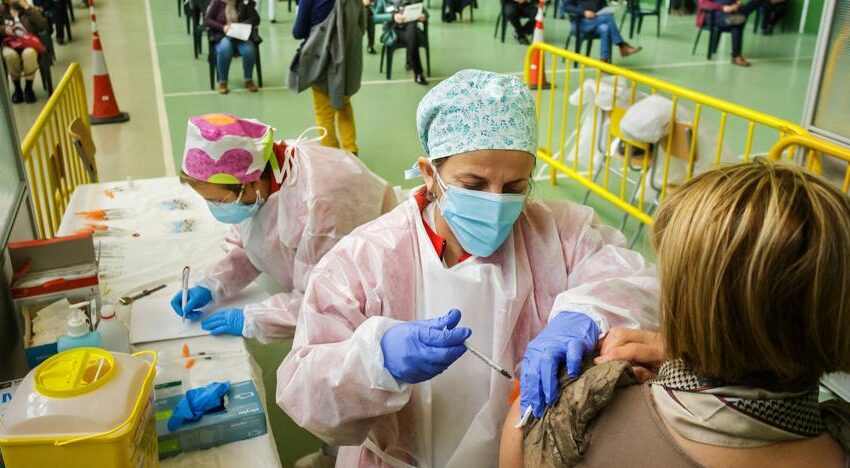  La Junta vacuna a más de 1.300 personas de entre 60 y 65 años en Ciudad Rodrigo