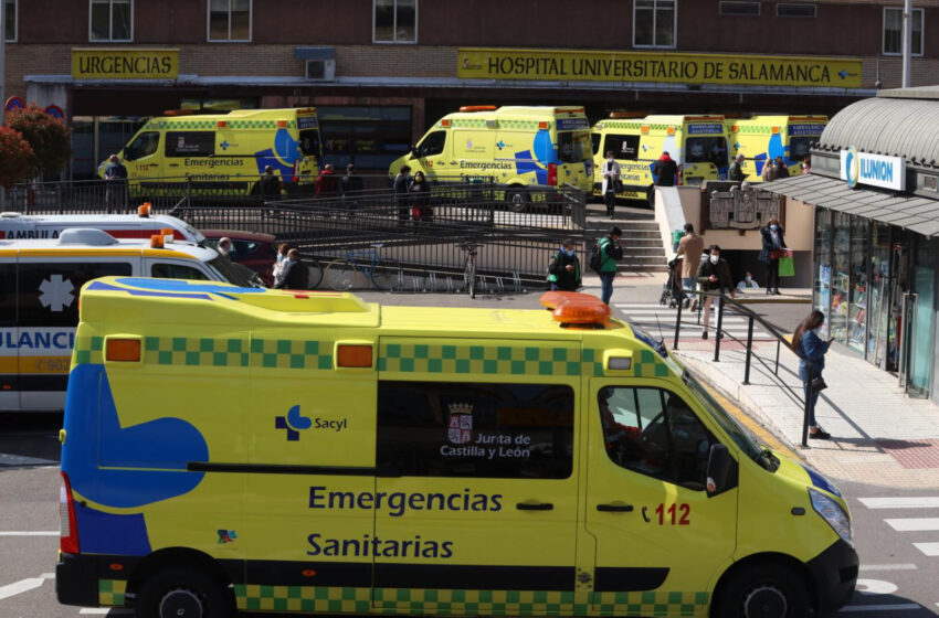  Un joven de 24 años ingresado por coronavirus en la UCI o los 31 pacientes que llegaron este martes a Urgencias, las primeras ‘secuelas’ de la cuarta ola en el Hospital de Salamanca