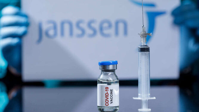  EEUU suspende la vacunación con Janssen, que llega este miércoles a España, tras detectar varios casos de coágulos en mujeres