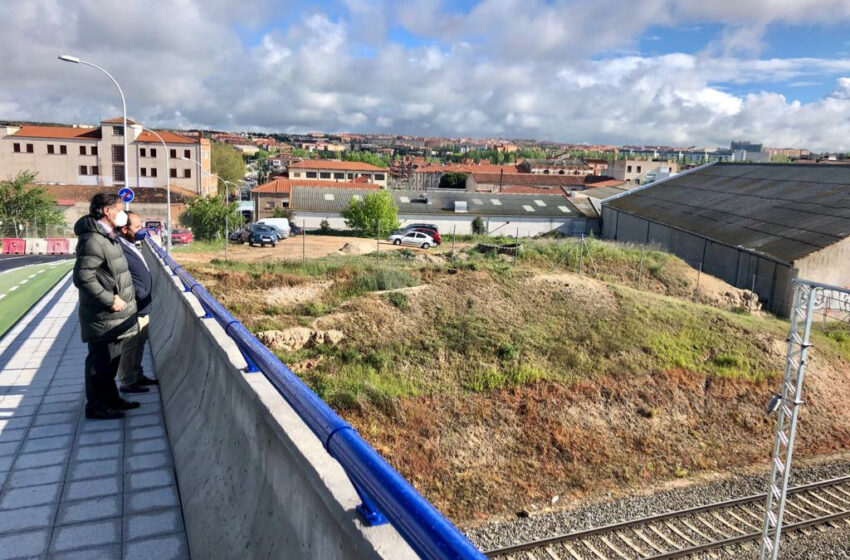  Carbayo reclama al Gobierno que agilice la electrificación de la vía ferroviaria hacia Portugal y que recupere las conexiones perdidas y pendientes desde hace un año
