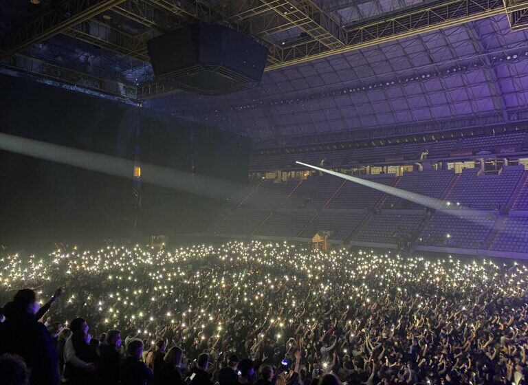  El concierto celebrado en Barcelona el 27 de marzo fue disfrutado por 5.000 seguidores del grupo catalán que con mascarilla y con distancia de seguridad