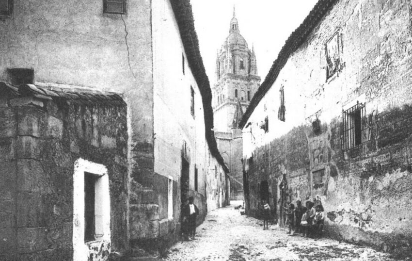  La calle del Arcediano, camino al edén inspirado en la famosa tragicomedia de Fernando de Rojas