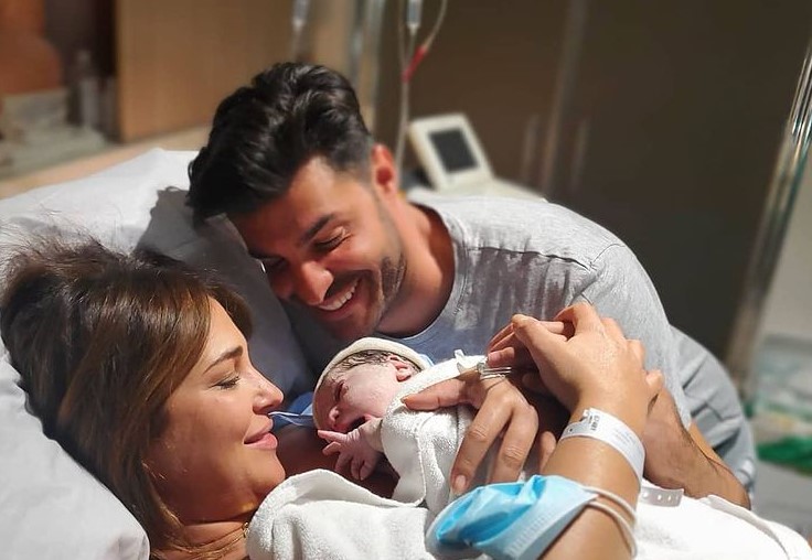  Paula Echevarría comparte fotografía y mensaje: Nuestro bebé ya está aquí!  Miguel Jr llegó al mundo esta madrugada de domingo…