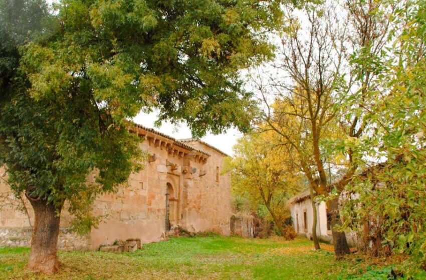  Una joya arquitectónica del románico rodeada de naturaleza a un paso de Salamanca