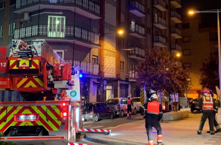  Un incendio en un piso de Garrido obliga a evacuar a dos personas al hospital