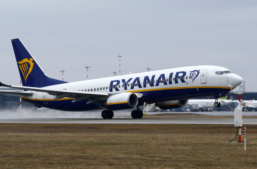  El presidente de Bielorrusia hace aterrizar a un avión de Ryanair de urgencia para detener a un bloguero opositor
