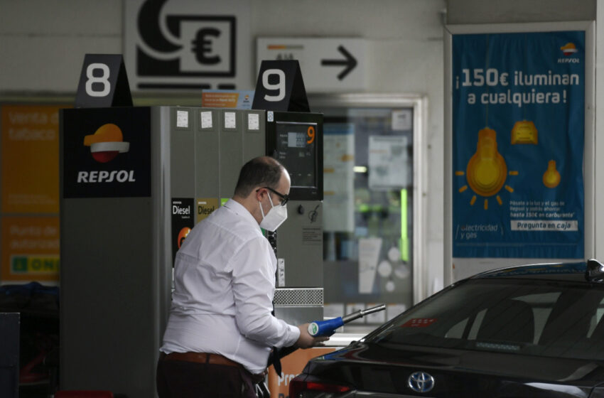  El Gobierno elevará los impuestos de la gasolina y del diésel y creará un tributo por el uso del coche