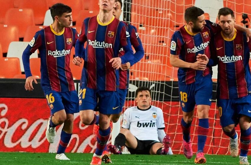  Messi mantiene la lucha del Barça por la liga en Mestalla (2-3)