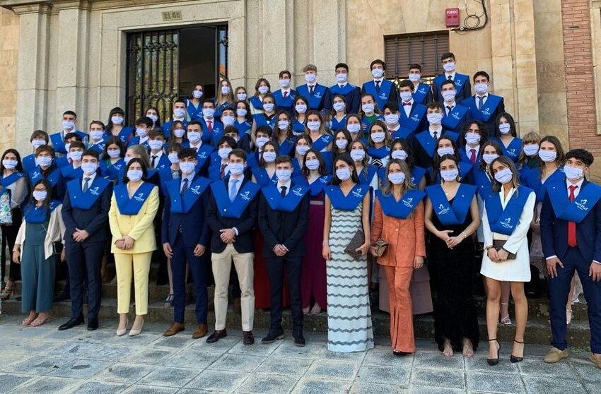  Los alumnos de Bachillerato del Colegio Marista celebran su graduación