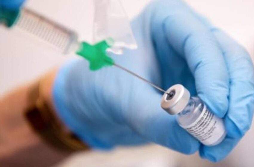  Sanidad decide que los menores de 60 años vacunados con AstraZeneca reciban la segunda dosis de Pfizer