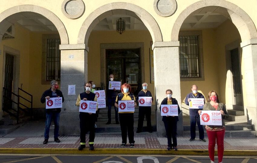  Trabajadores de Correos se manifiestan ante las oficinas de Béjar para evitar el “desguace” del servicio público