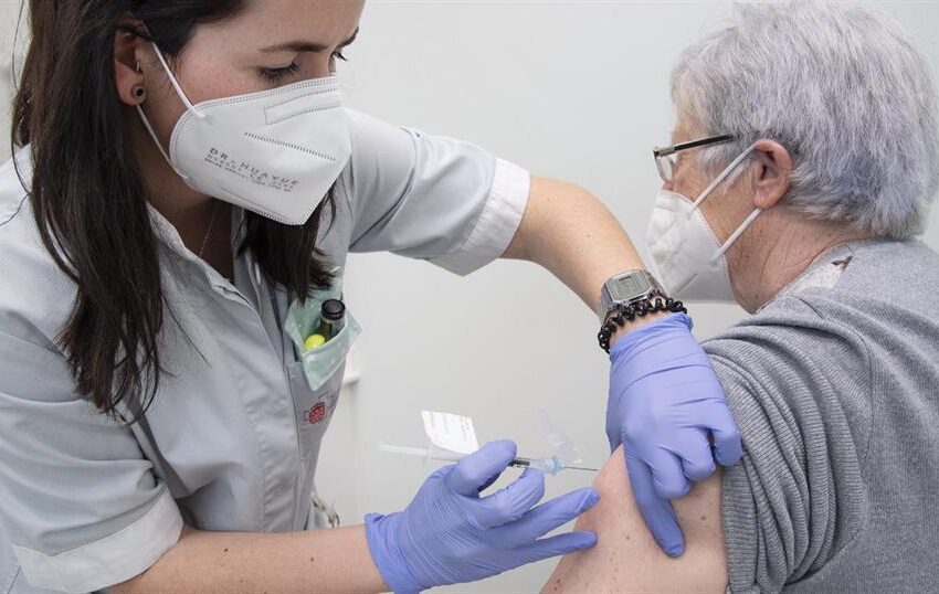  La efectividad de la vacunación contra el Covid-19 supera el 80% entre los residentes en centros de mayores