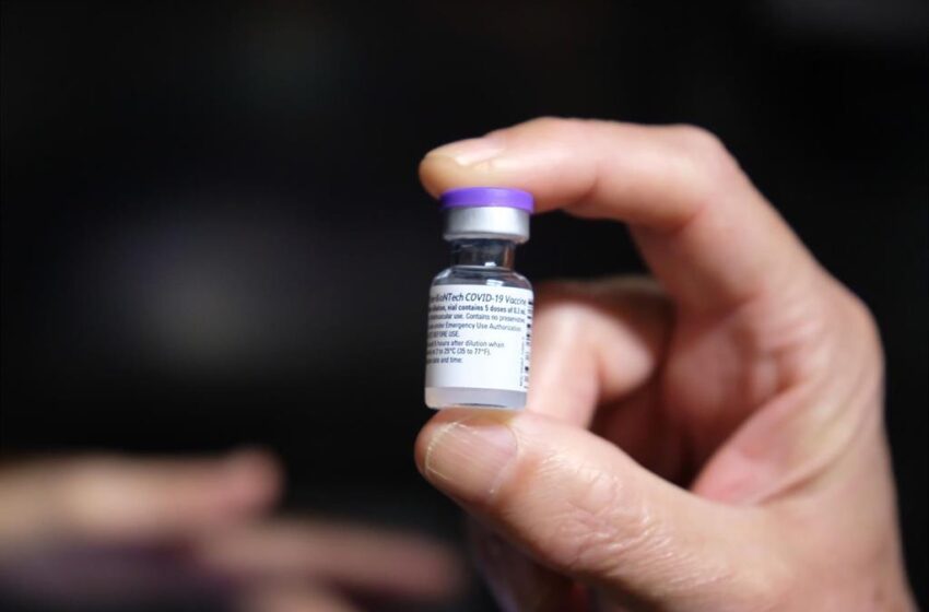  Sanidad y las CCAA analizan si autorizar la vacuna de Janssen a menores de 60 años y vacunar a embarazadas