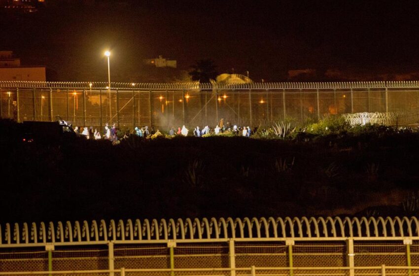 Melilla registra su segunda jornada de intentos de saltos de migrantes en la valla pero ninguno lo logra