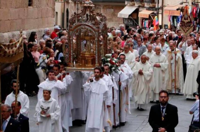  Habrá procesión del corpus… pero solo para el obispo y los sacerdotes