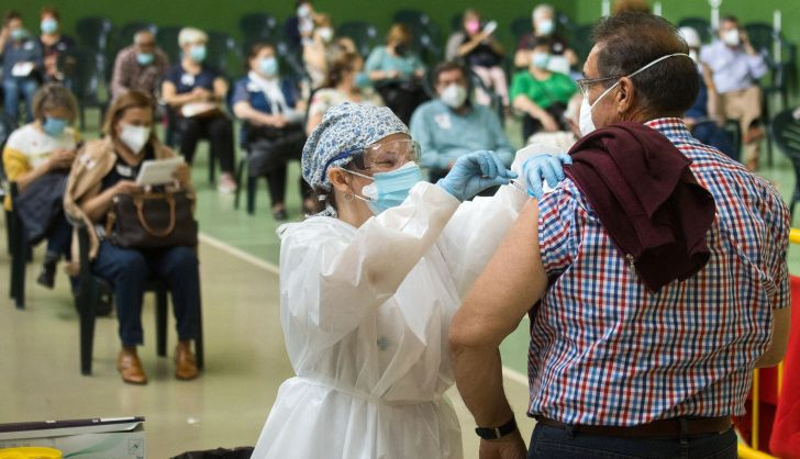  El 89,7% de los castellanos y leoneses mayores de 50 años ya han recibido la primera dosis de la vacuna contra el COVID