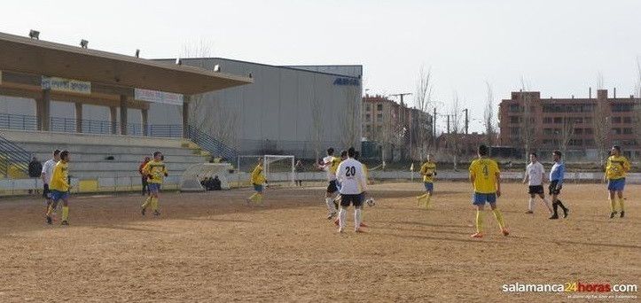 La resolución del contrato de las obras del campo de fútbol Reina Sofía sufre un nuevo retraso por «la incompetencia»…