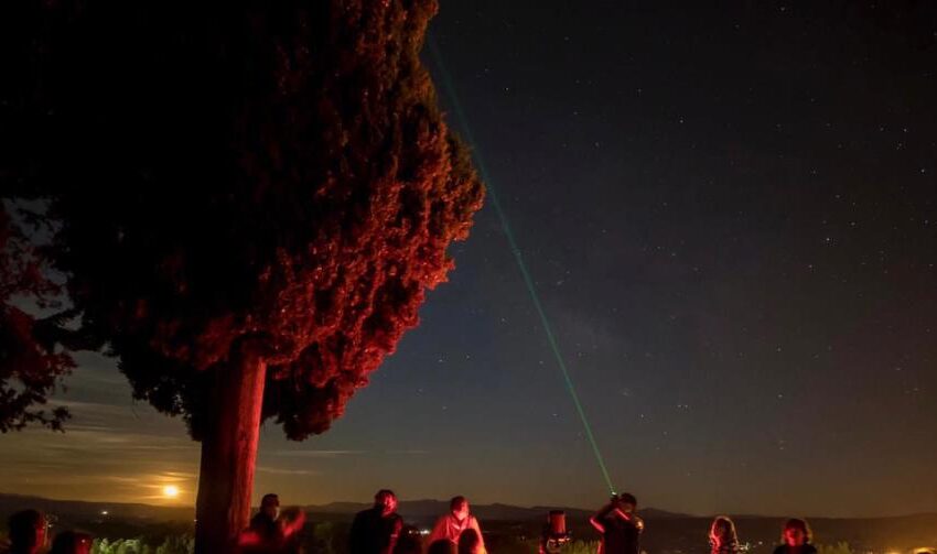  El Parador estrena con éxito sus veladas astronómicas con el sello Starlight