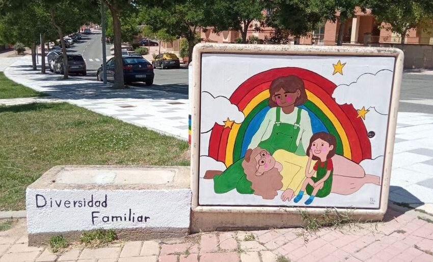  Nuevos murales sobre diversidad familiar en la plaza del barrio de Huerta Otea