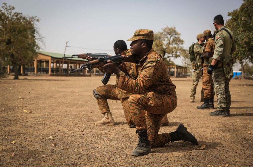  Al menos un centenar de civiles muertos en un ataque contra una milicia antiyihadista en Burkina Faso