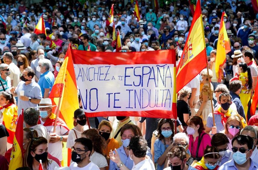  Multitudinaria manifestación en Colón contra los indultos y un Gobierno «excluyente, sectario y peligroso»