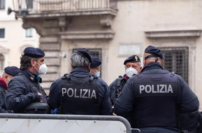  Hallan una bomba en el vehículo de un funcionario de la ciudad de Roma