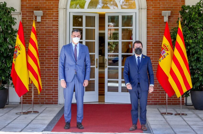  Arranca en Moncloa la reunión entre Sánchez y Aragonés tras un breve saludo y posar ante las cámaras