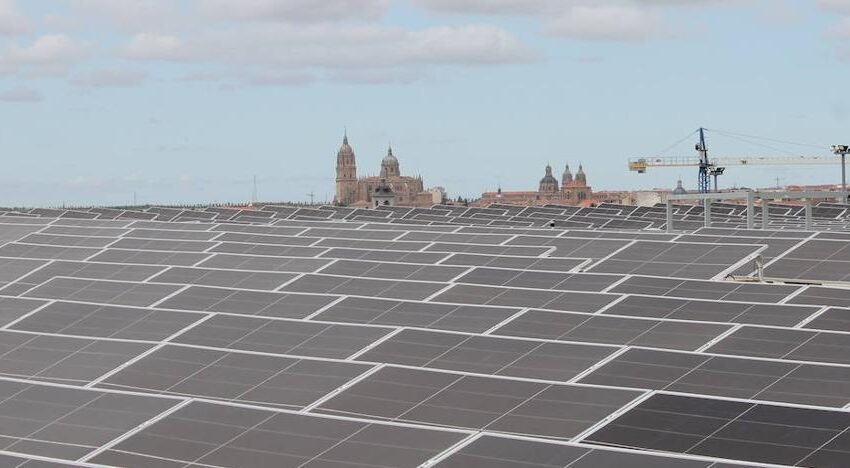  E.Leclerc Salamanca apuesta por la sostenibilidad instalando paneles solares en el hipermercado