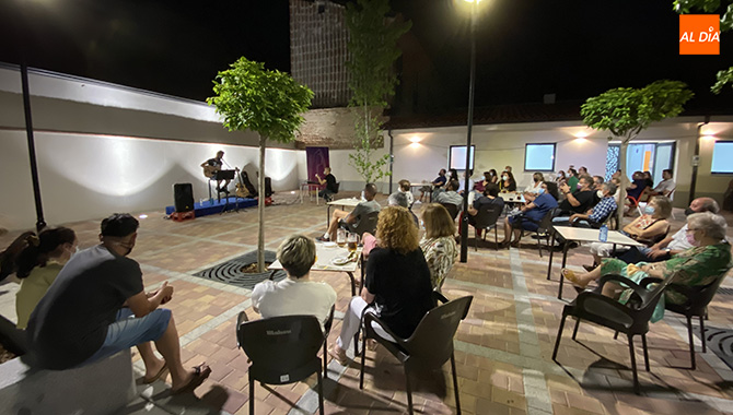  La ‘Noche Acústica’ de Javi Wallas lleva la música en vivo al Parque La Huerta