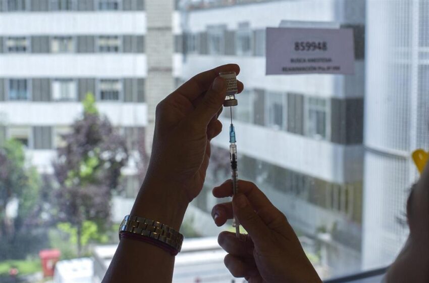  España roza los 21 millones de personas con pauta completa tras inocular 688.005 dosis en las últimas 24 horas