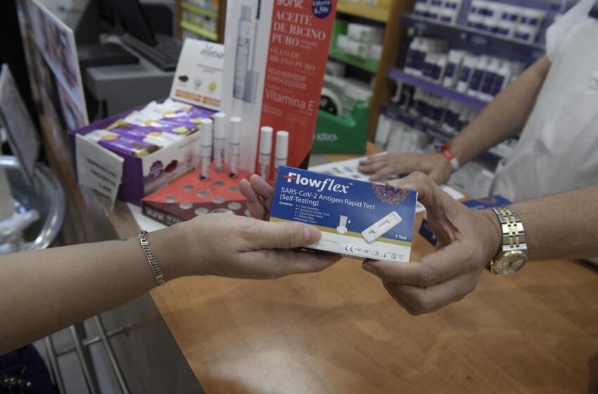  El Consejo de Ministros aprueba la venta sin receta de test de antígenos en farmacias