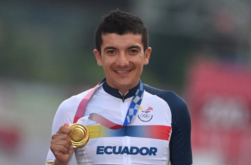  El ecuatoriano Richard Carapaz, campeón olímpico en ciclismo en ruta
