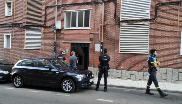 Un hombre atraca un estanco de la plaza de Barcelona y se atrinchera en una vivienda de Isaac Peral