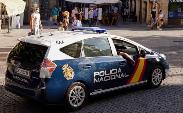 Coche de Policía Nacional en Salamanca. 