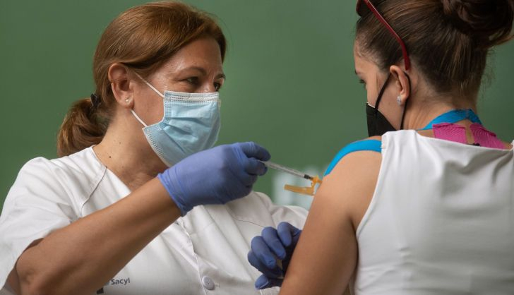  Vacunados unos 800 jóvenes de 18 a 24 años de Ciudad Rodrigo, Robleda, Fuenteguinaldo y Fuentes de Oñoro