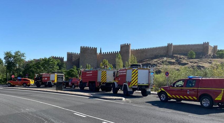 Bomberos de Diputación de Salamanca colaboran en las labores de extinción del incendio de Navalacruz