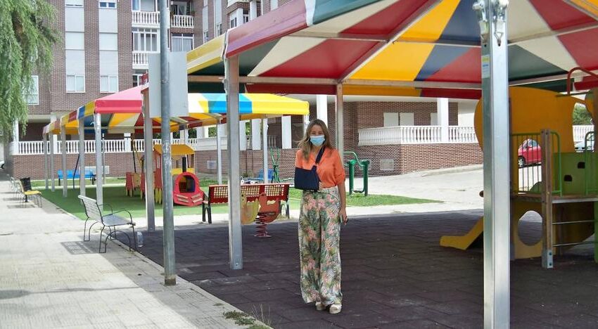  Los parques infantiles de la plaza Comuneros en Santa Marta ya están protegidos del sol y la lluvia con dos grandes carpas