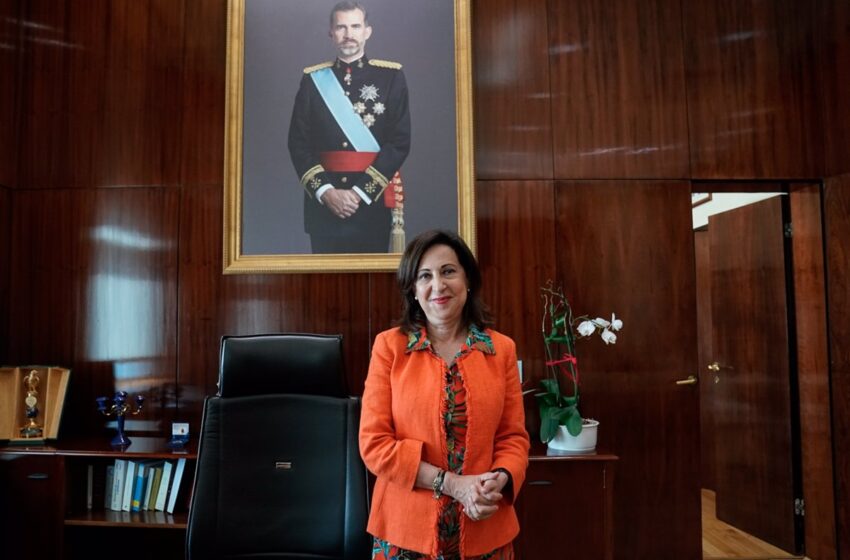  Margarita Robles no comenta los tuits de Belarra contra Don Juan Carlos: «pone tantos tuits que no comento ninguno»