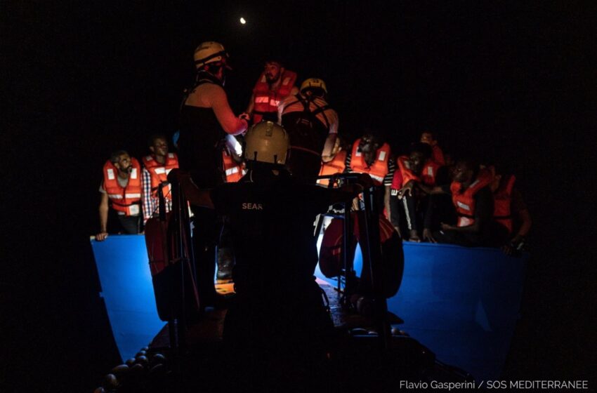  Desembarcan cerca de 100 migrantes en Sicilia mientras que más de 450 continúan a bordo del ‘Ocean Viking’