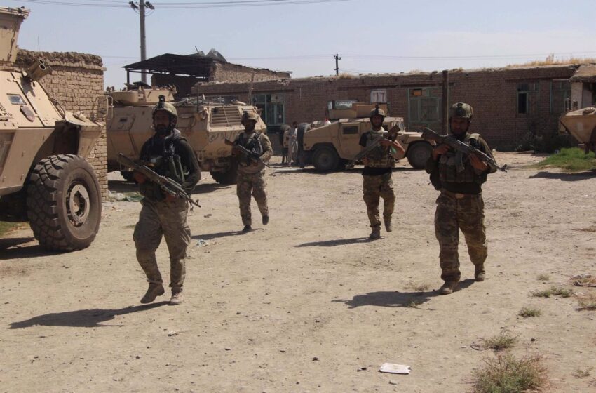  Los talibán toman su séptima capital de provincia en cinco días