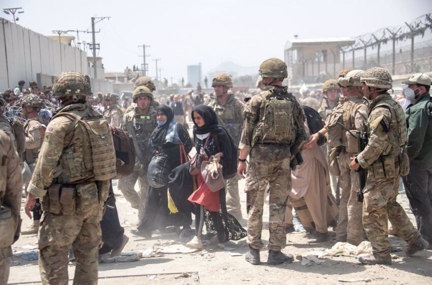  EEUU, Reino Unido y Australia advierten sobre una «alta amenaza terrorista» en el aeropuerto de Kabul