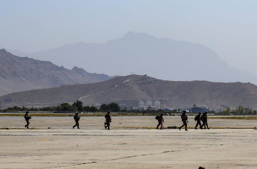  El temor a un ataque terrorista dispara las alarmas en el aeropuerto de Kabul