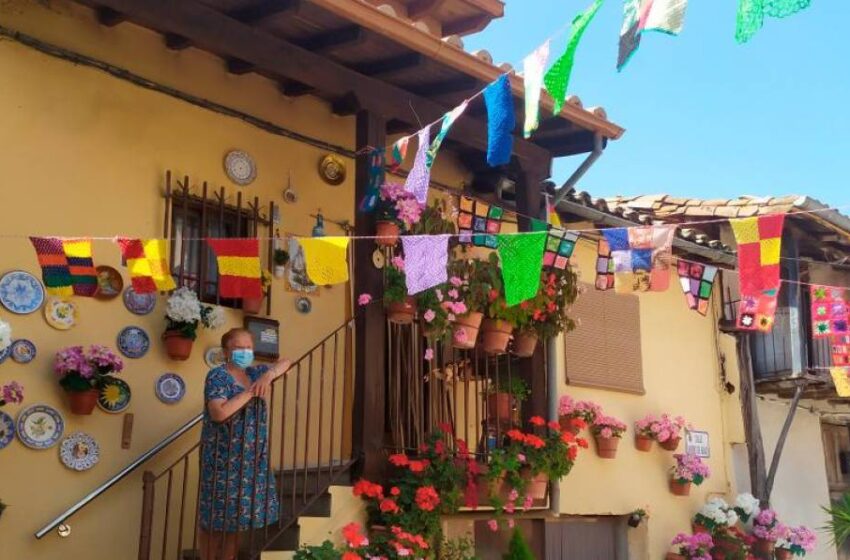  La colorida y original decoración de Santibáñez de la Sierra