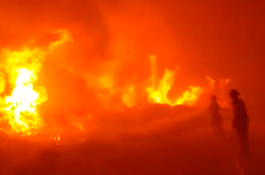  El incendio de Navalacruz arrasa ya más de 5.000 hectáreas y tiene un perímetro de unos 40 kilómetros