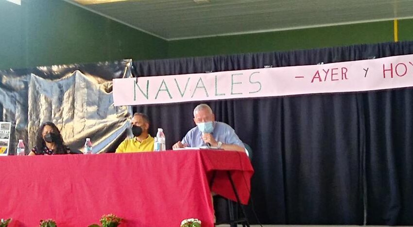  Cipriano Carabias García presenta su libro ‘Navales Ayer y Hoy’ en el pabellón municipal de la localidad