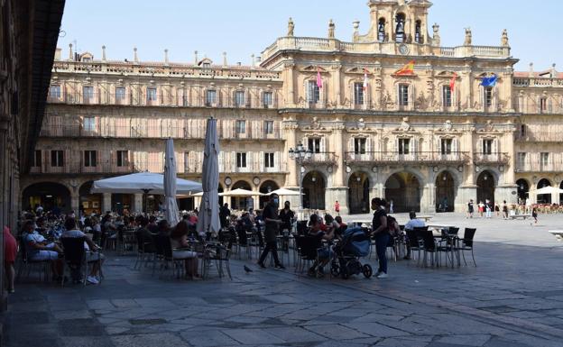 Terrazas en la Plaza Mayor de Salamanca. 