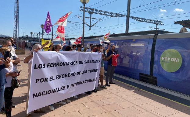 Los ferroviarios de Salamanca reivindican la recuperación de los servicios. 