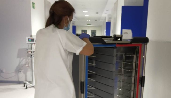  Los técnicos de enfermería del Hospital de Salamanca denuncian que se ven obligados a hacer funciones de cocina y lim…