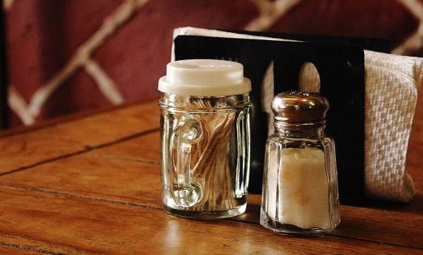 Cambiar la sal por un sustituto de sodio y potasio evitaría millones de muerte prematuras