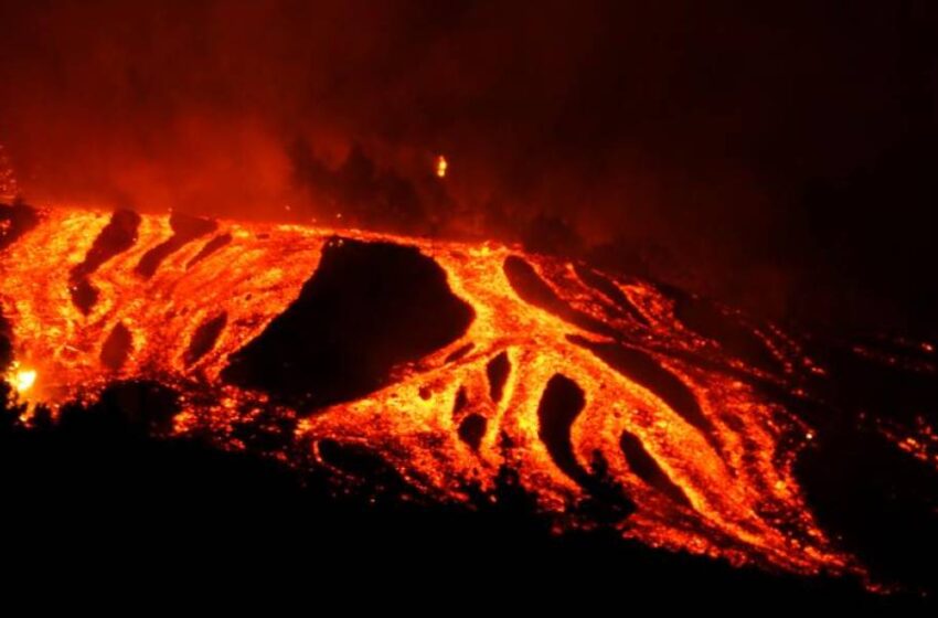  La erupción de La Palma cumple una semana dejando casi 6.000 evacuados y unas 400 edificaciones dañadas